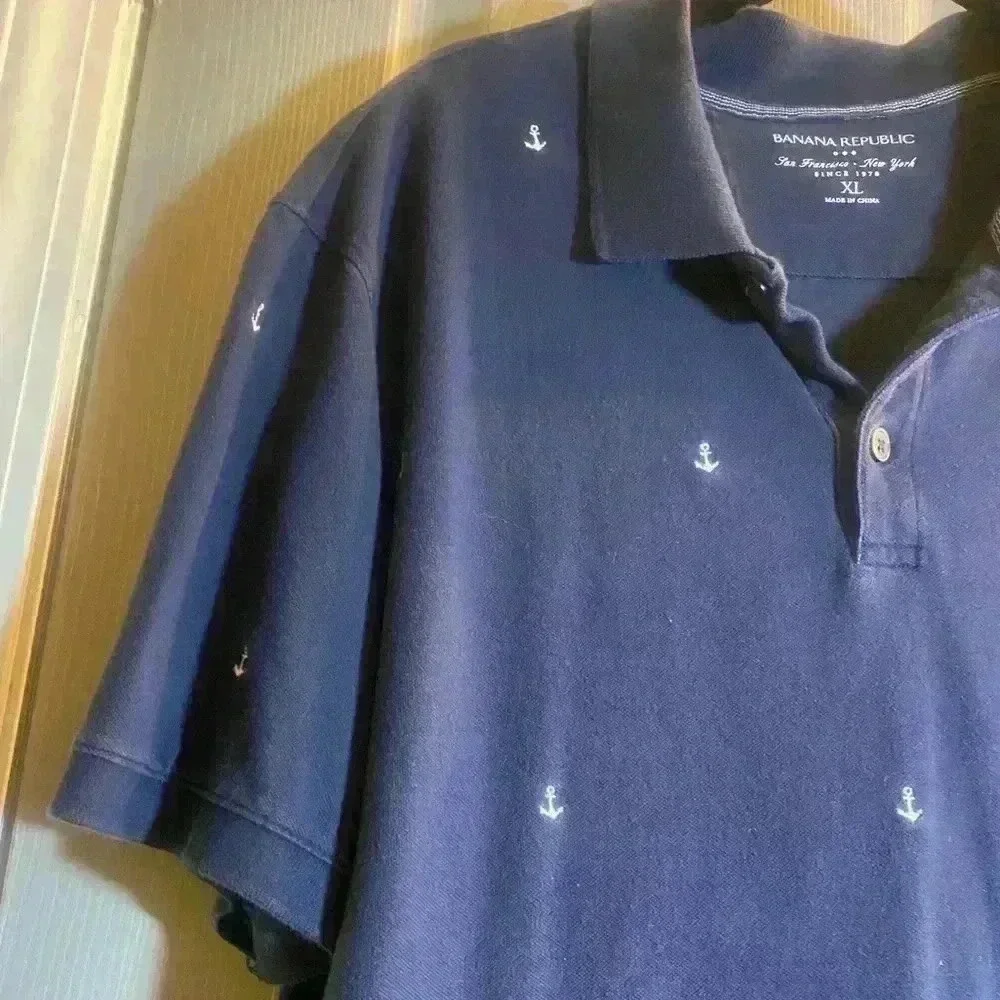 Banana Republic Navy Blue polo shirt with anchors. Men’s size XL